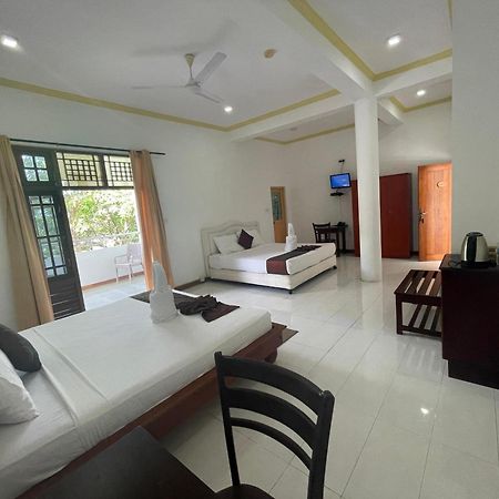 Hotel Sobana Lake Front Udawalawe Εξωτερικό φωτογραφία