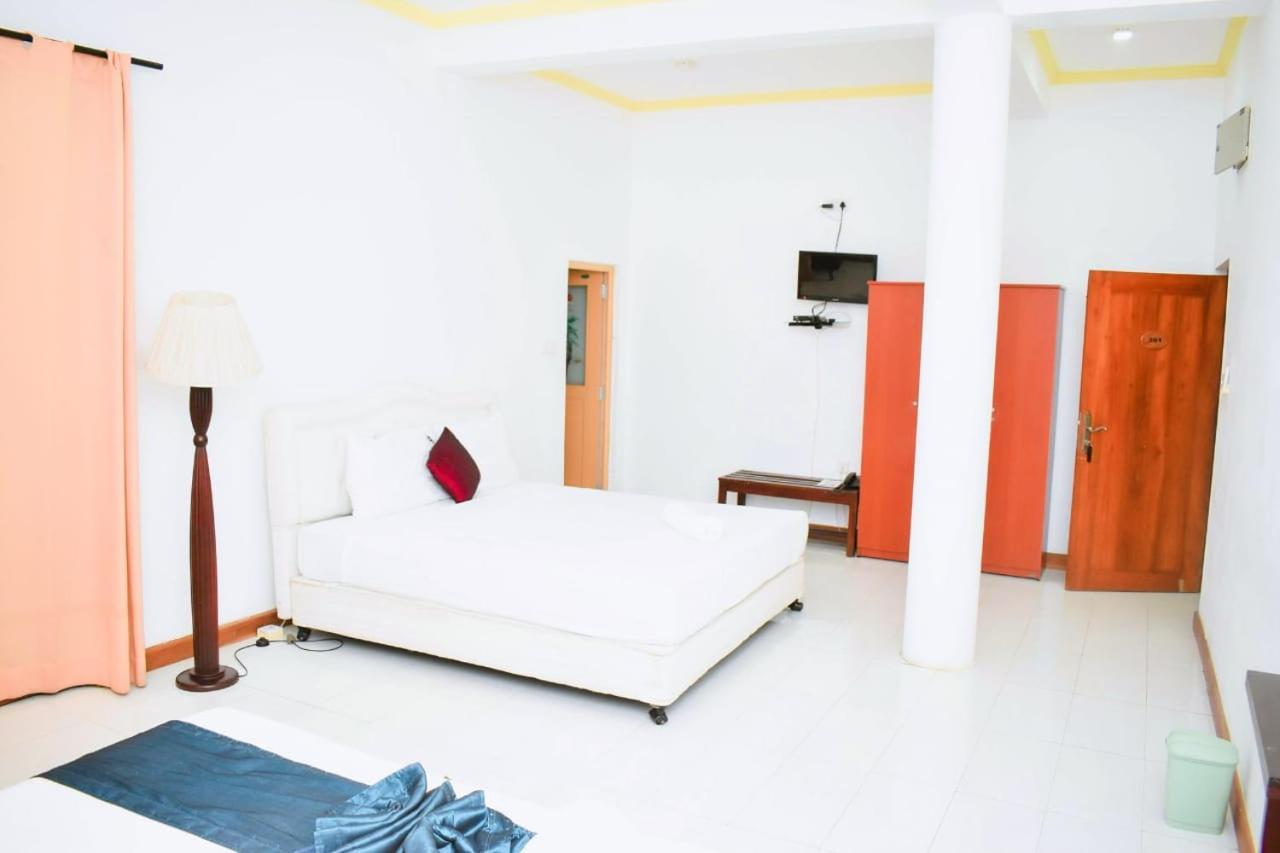 Hotel Sobana Lake Front Udawalawe Εξωτερικό φωτογραφία