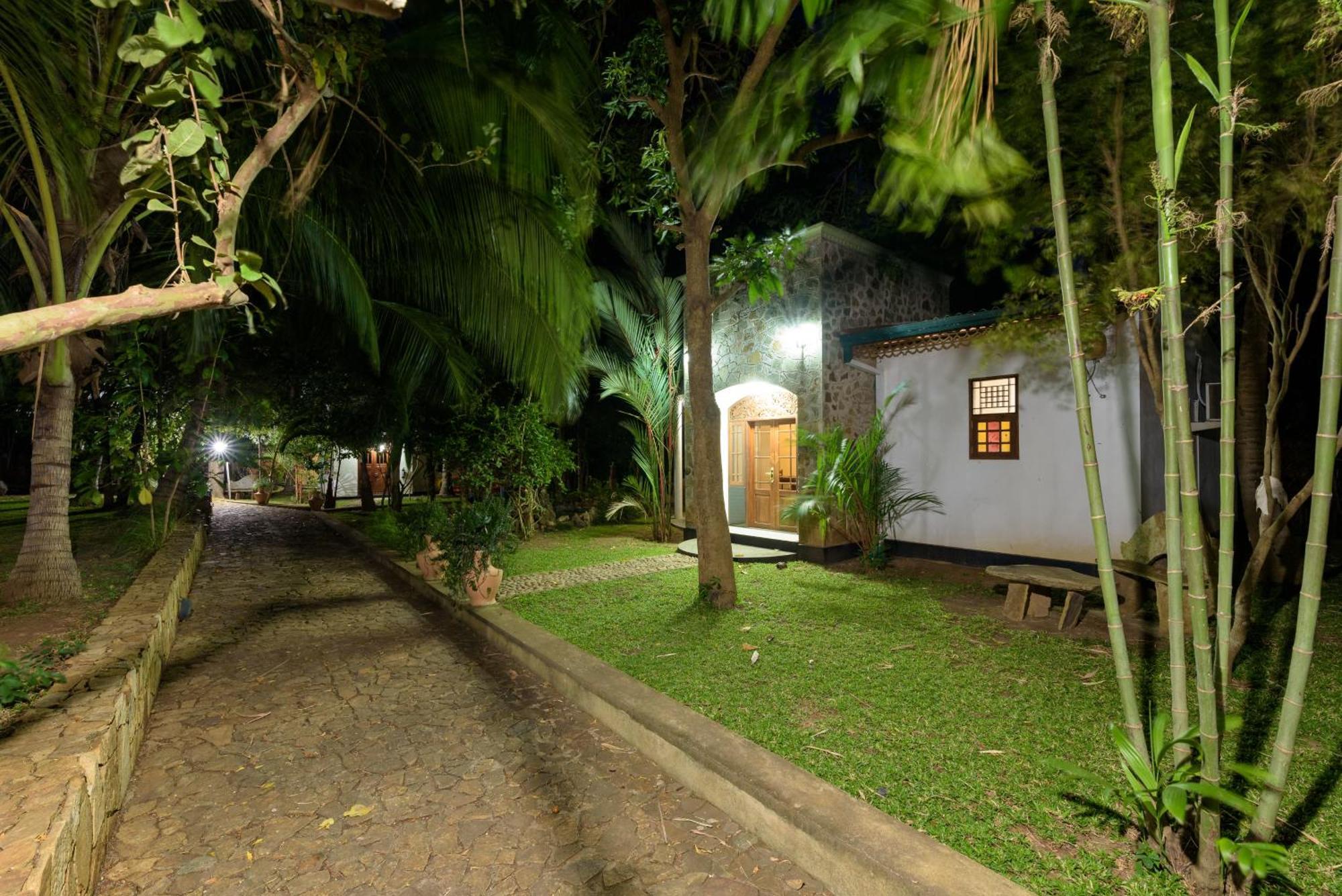 Hotel Sobana Lake Front Udawalawe Εξωτερικό φωτογραφία